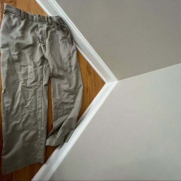 GAP Men’s Khakis New Size 32x30 - Picture 2 of 4